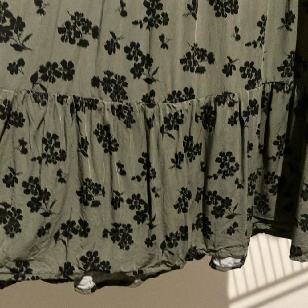 Gap maxi dress. Dark green w black flowers.